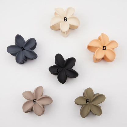 FLOWER MINI MATTE CLAW CLIP