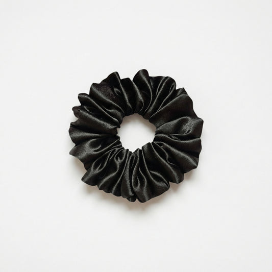 BLACK SCRUNCHIE