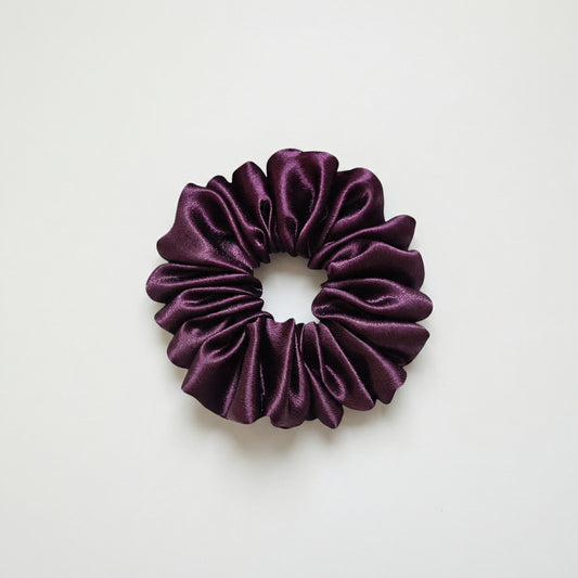 PLUM SCRUNCHIE