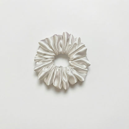 WHITE SCRUNCHIE