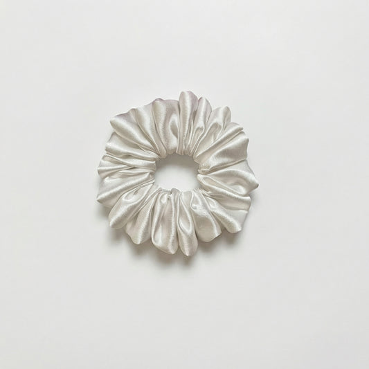 WHITE SCRUNCHIE