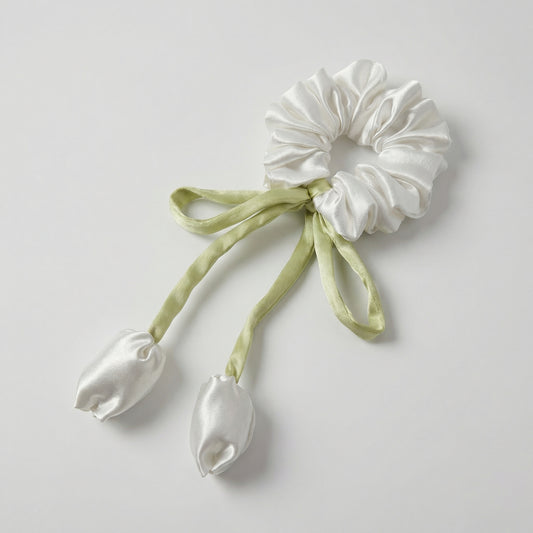 WHITE TULIP SCRUNCHIE
